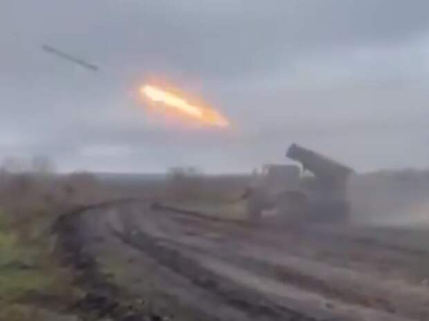Опубликовано видео, как ВС РФ бьют по ВСУ на Сватовском направлении (ВИДЕО)