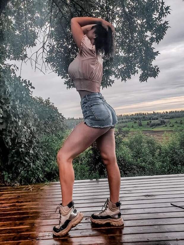 Девушки в коротких шортиках