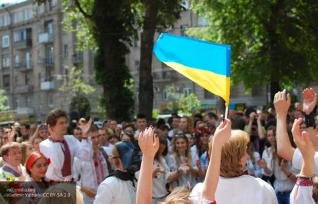 Запад планирует развалить Украину по примеру Чехословакии 