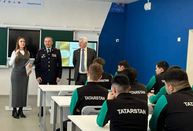 Парламентский урок о воинской и трудовой доблести прошел в Арском педколледже