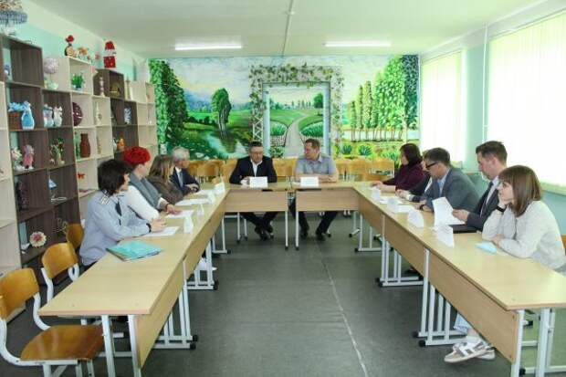 Детские омбудсмены 6 регионов России побывали в Кировградской ВК