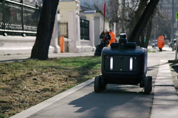 В Москве ГАИ хотела оштрафовать робота-курьера
