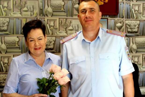 Мать убитого уссурийского полицейского поздравили с юбилеем