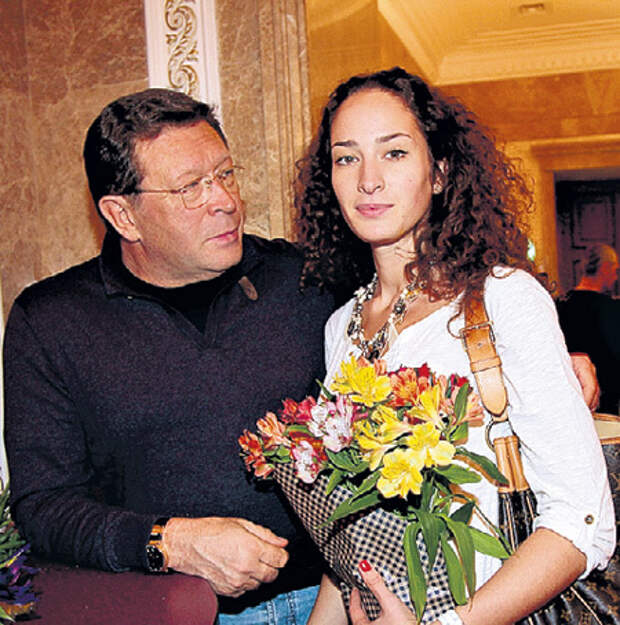 Бывший муж - Георгий МАРТИРОСЯН с их общей дочкой Лизой