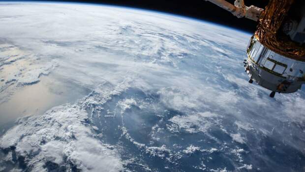 Российский спутник «Аист-2Т» сможет снимать Землю и Луну