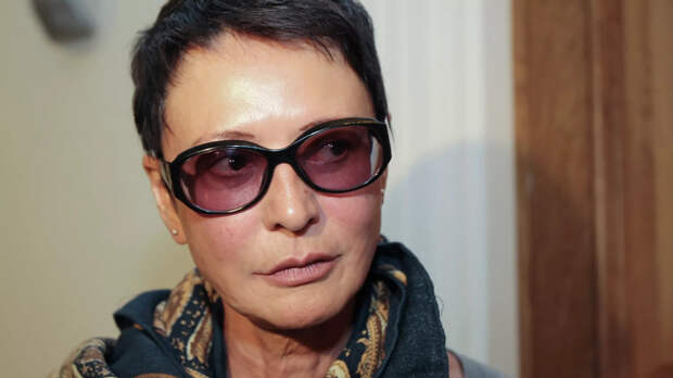 70-летняя Ирина Хакамада снялась в купальнике