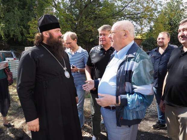Владыка Парамон и советник Патриарха Кирилла Владимир Ресин / Фото: Ольга Чумаченко, «Москва. Северо-Запад»
