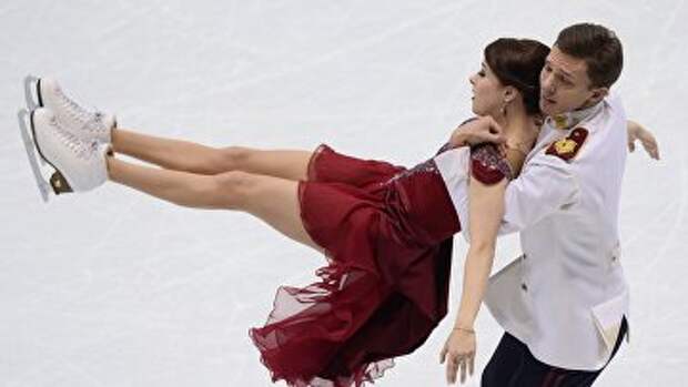 Екатерина Боброва и Дмитрий Соловьев выступают в произвольной программе танцев на льду на чемпионате Европы