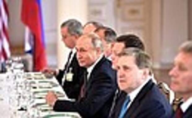 Во время российско-американских переговоров с участием членов делегаций в формате рабочего завтрака.