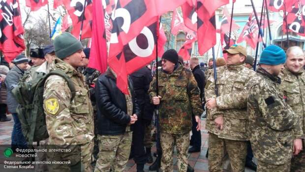 Националисты захватили центр Киева и поставили виселицы Националисты захватили центр Киева и поставили виселицы
