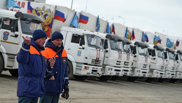 Колонна МЧС с гуманитарной помощью Донбассу достигла границы Донбасса