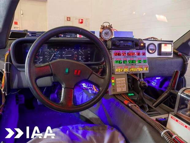 Машина времени на автосалоне во Франкфурте dmc-12, делореан, машина времени, назад в будущее