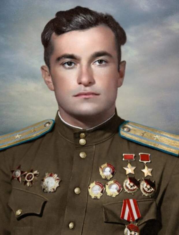 Герой войны Ахмет хан Султан урожденный крымский татарин.