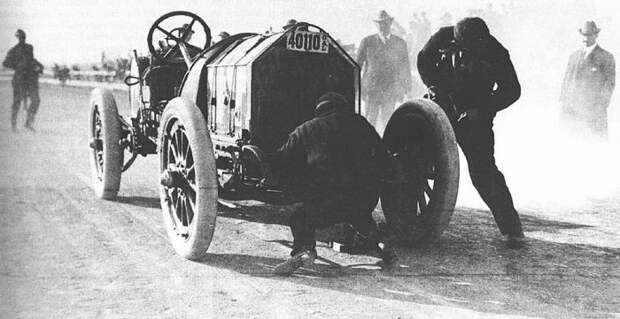 Подборка фотографий автогонок прошлого века (154 фото)