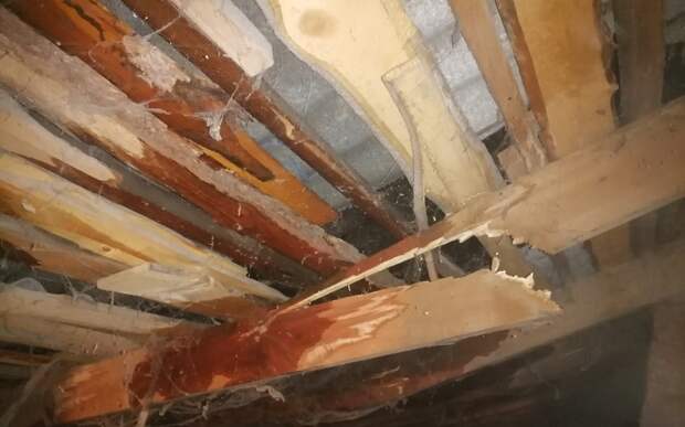 В Касимове из-за сильного ветра повредилась крыша жилого дома