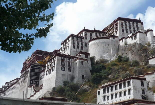 Дворец Потала в Непале: музей, монастырь или замок?
