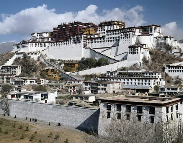 Дворец Потала в Непале: музей, монастырь или замок?