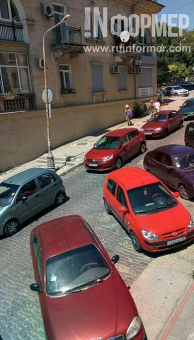 В Севастополь с украинскими номерами: как автолюбители из «незалежной» заполоняют улицы города-героя (фото)