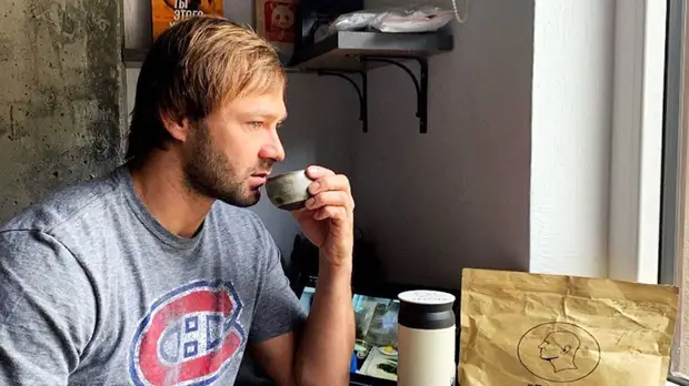 «Дидье каждые две недели просил блинчики»: Сычёв о Дрогба, пристрастии к чаю от Басты и своём подкасте