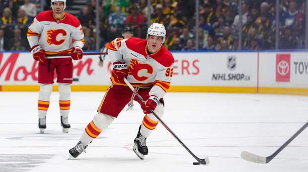 Гол и передача 19-летнего Гридина принесли «Калгари» победу над «Эдмонтоном». У Подколзина ассист