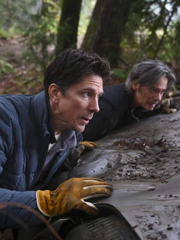 Michael Trucco as Luke and Billy Burke as Vince Leone