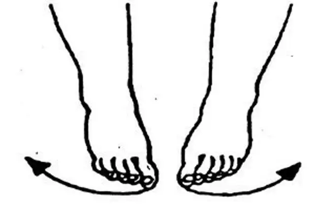 Нога имеет плоскую ползательную подошву. Упражнение серп при плоскостопии. Гимнастика при вальгусе стопы у детей. Гимнастика вальгусные стопы и плоскостопие. Упражнения для ступни при плоскостопии.