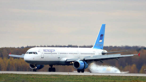 Самолет Airbus A321 авиакомпании Metrojet, потерпевший крушение в Египте, в аэропорту Домодедово 20 октября 2015 Самолет Airbus A321 авиакомпании Metrojet, потерпевший крушение в Египте, в аэропорту Домодедово 20 октября 2015