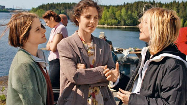 Вера Глаголева с дочерью Анной Нахапетовой на съемках фильма "Одна война"