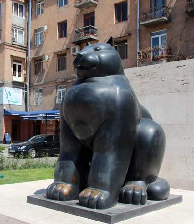Кот Ботеро у развлекательного тц «Каскад», Ереван, Армения.