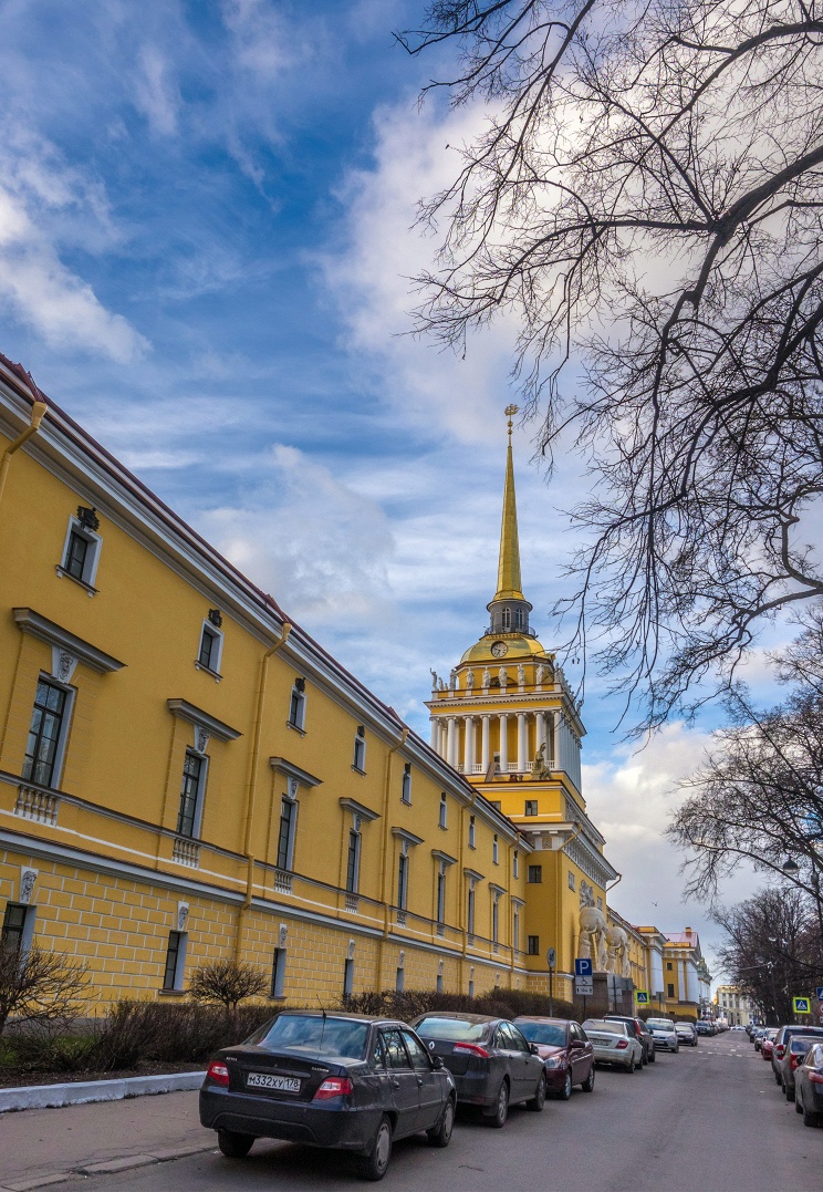 ID: 10845744 Дата съемки: 24.04.2015 Описание: Россия. Санкт-Петербург. У здания Главного адмиралтейства. Руслан Шамуков/ТАСС