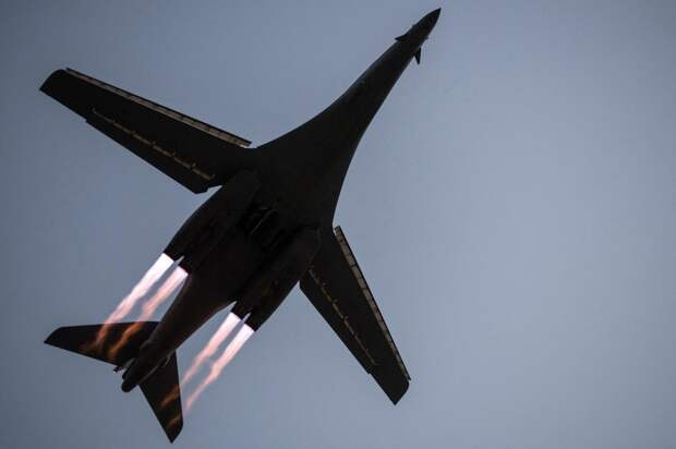 Бомбардировщик ВВС США B-1B Lancer 