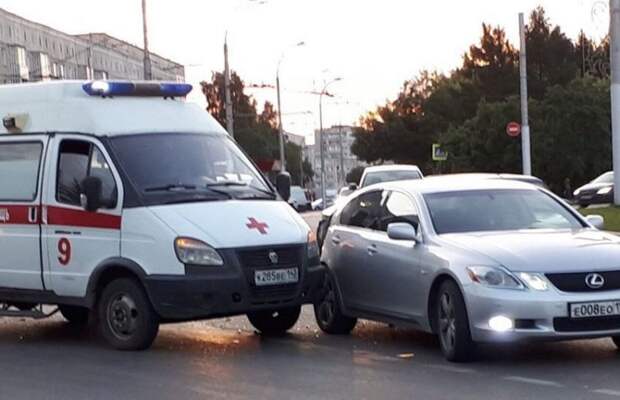 Кемеровский "дрифтун" влетел в машину скорой помощи lexus, авто, видео, гонщик, дрифт, дрифтун, лихач, управляемый занос