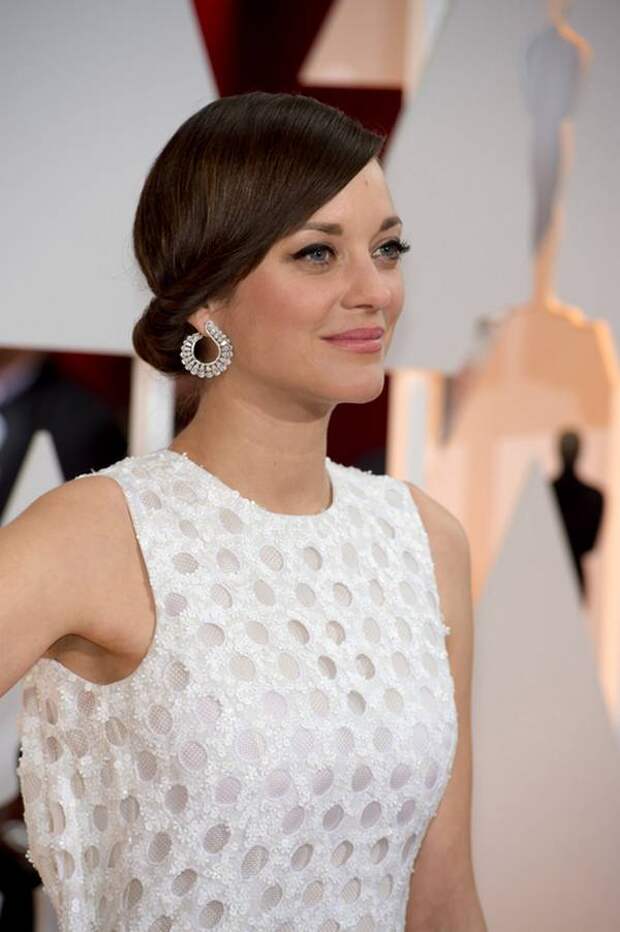Marion Cotillard Twisted Bun Hairstyles at Oscar Marion Cotillard Twisted Bun Hairstyles at Oscar
