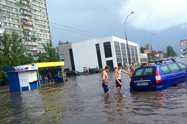 01-07-2015-zatopilo-dozhd-grad-groza-molniia-10