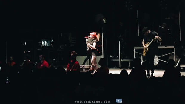 Paramore-Writing-The-Future-San-Diego-2015-6.jpg