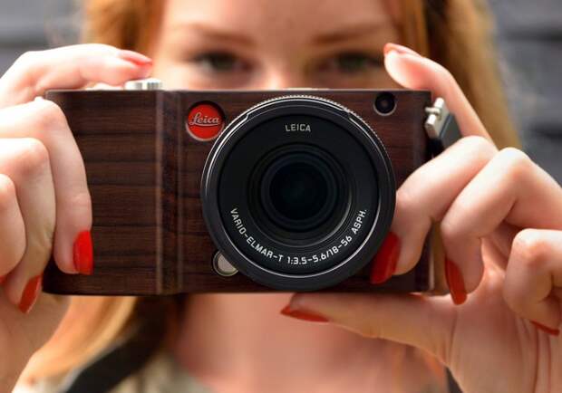 Деревянная версия легендарного фотоаппарата Leica T
