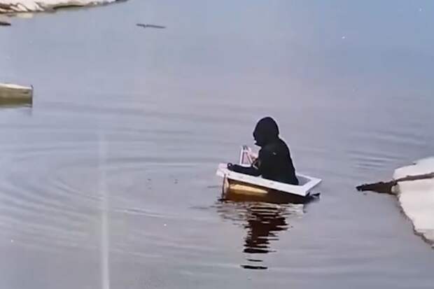 В ХМАО школьник попытался сплавиться по реке в ванне