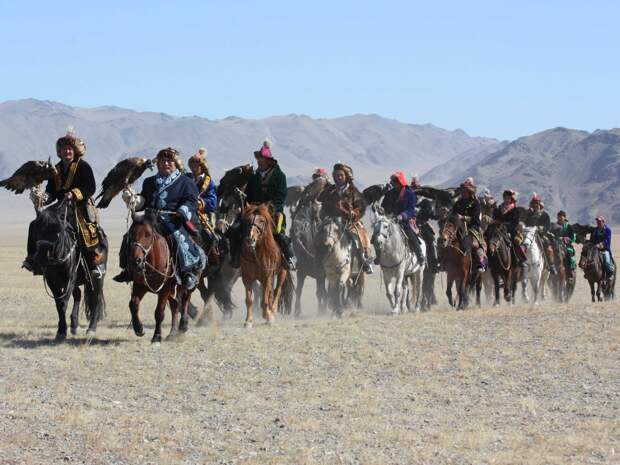 ride-a-donkey-in-inner-mongolias-gobi-desert-and-spend-the-night-in-a-yurt
