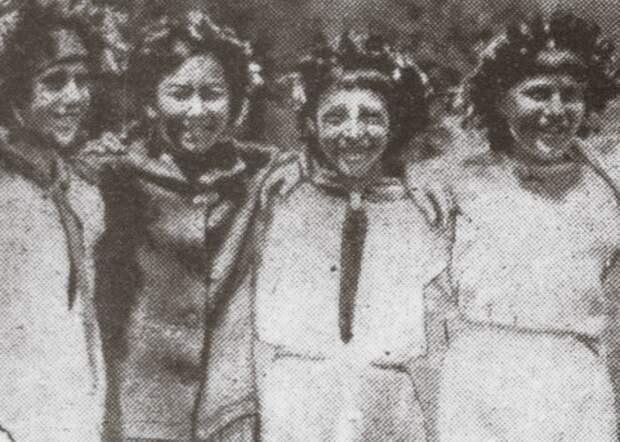 Школьники на детском празднике, Ойрот-Тура, 6 июня 1937 г.