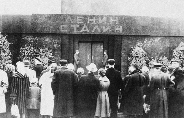 Как хоронили советских вождей