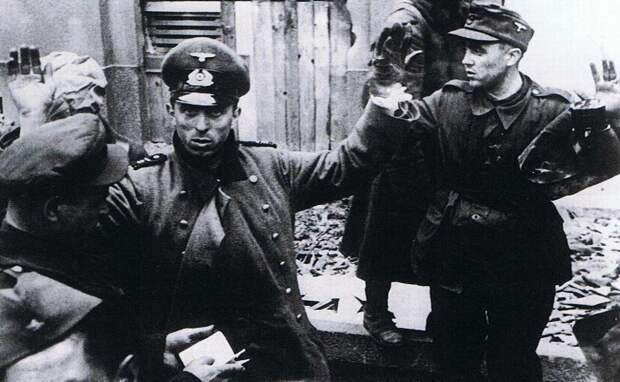 Падение Берлина на фотографиях весны 1945 года (19)