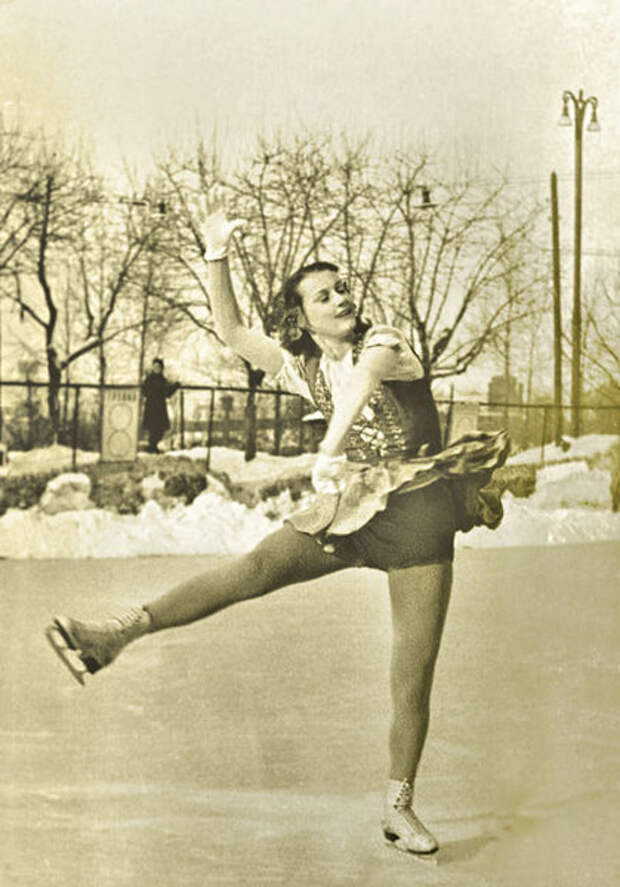 Елена Чайковская на льду. Фото: iknigi.net