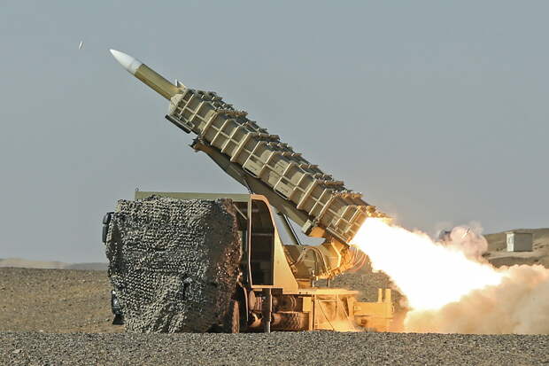 Иран нанес удары по связанным с США заводам