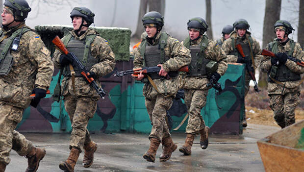 Украинские военнослужащие во время боевых учений на Яворовском полигоне в Львовской области. Архивное фото Украинские военнослужащие во время боевых учений на Яворовском полигоне в Львовской области. Архивное фото