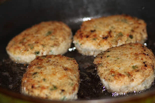 Куриные котлеты с хреном и яблоками Куриные котлеты с хреном и яблоками