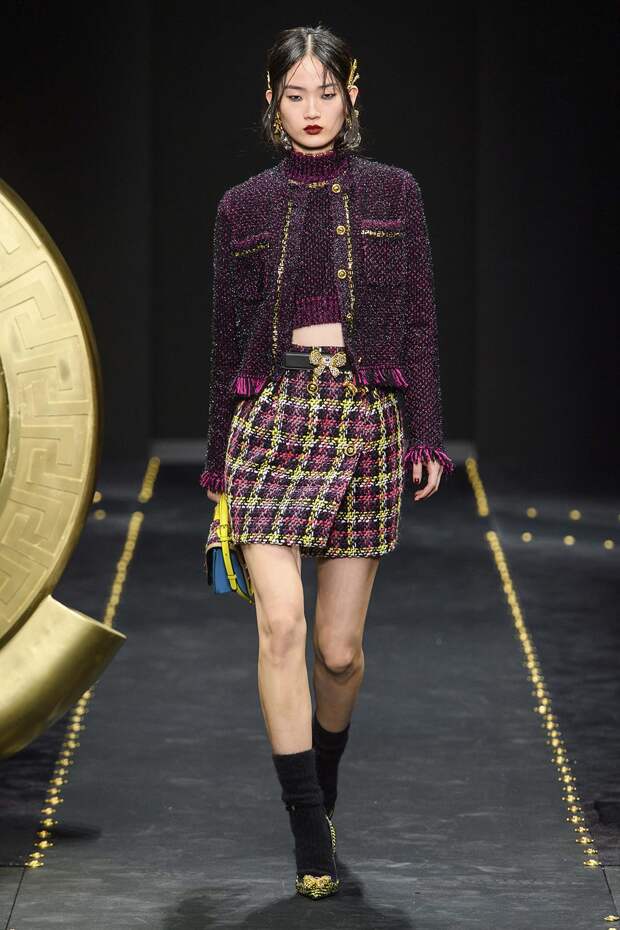 Чёрные пушистые носки и туфли. Versace Fall-2019