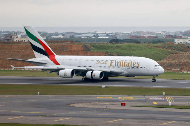Авиакомпания Emirates приостановила все рейсы до дальнейшего уведомления
