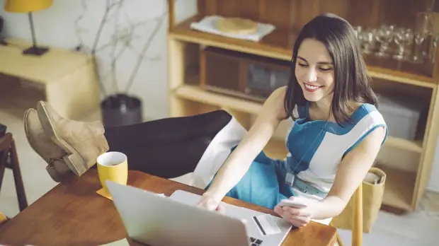 Педиатр Тещенкова назвала опасные последствия неправильной осанки при работе за компьютером