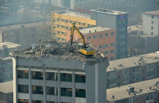 Демонтаж высотного здания по-китайски (5)