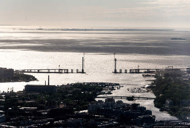 Длина моста составит 600 м из них 240 м центральный пролёт. Длина моста составит 600 м из них 240 м центральный пролёт.